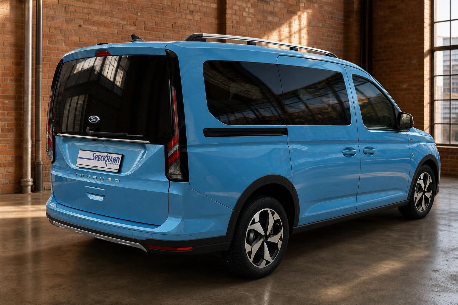 Ford Tourneo Connect blau Heckansicht schräg – Dachträger, LED-Rückleuchten, Alufelgen