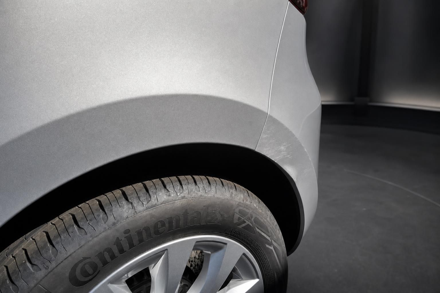 Renault Clio Detailansicht Felge und Radlauf mit Continental Reifen