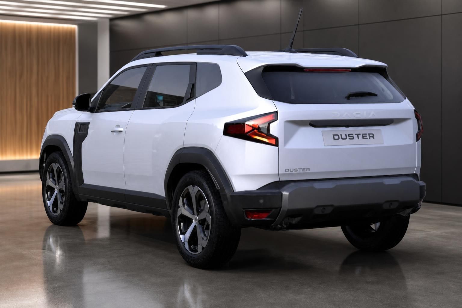 Dacia Duster weiß Heckansicht schräg im Showroom