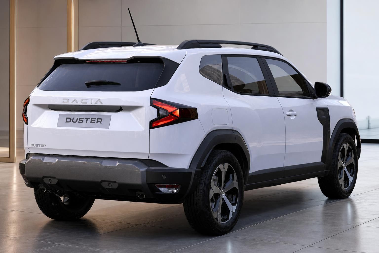 Dacia Duster weiß Heckansicht schräg im Autohaus