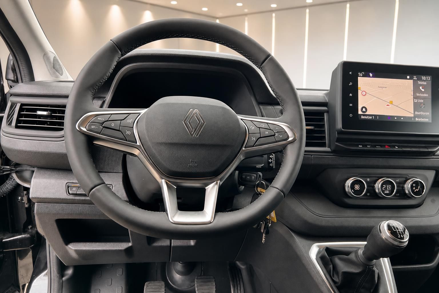 Renault Lenkrad mit Multifunktionstasten und Navigationsdisplay