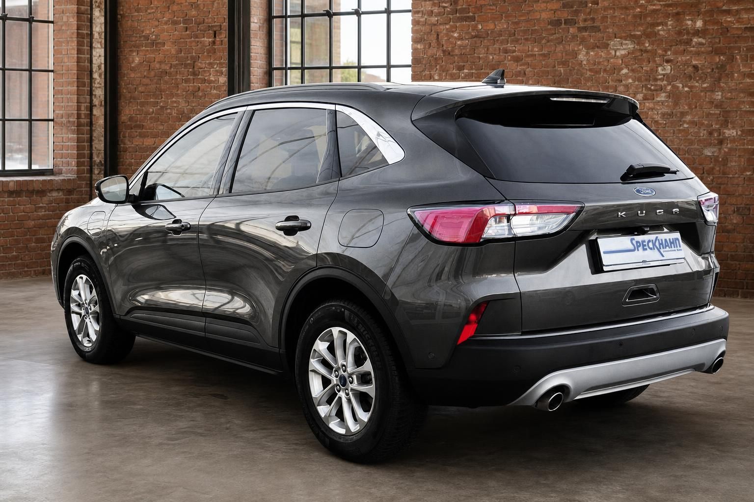 Ford Kuga grau Seitenansicht Heck SUV bei Speckhahn