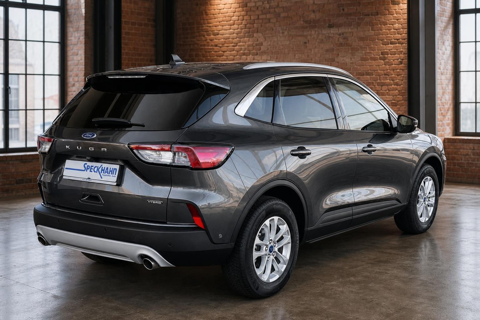 Ford Kuga Hybrid grau Heckansicht seitlich bei Speckhahn