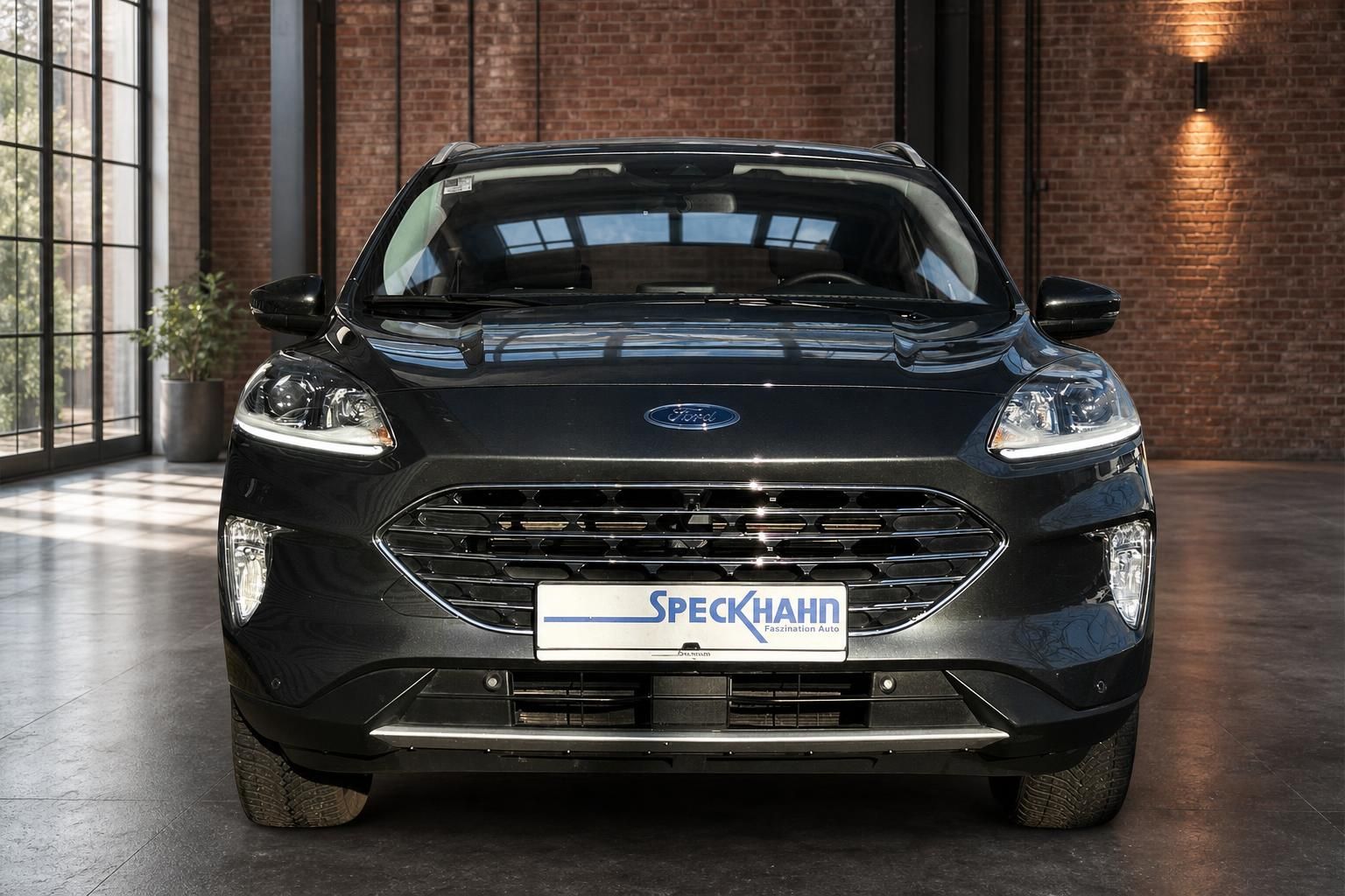 Ford Kuga Frontansicht in Schwarz beim Autohaus Speckhahn