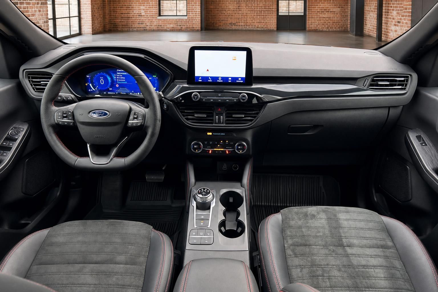 Ford Kuga Innenraum mit Cockpit, Lenkrad und Sportsitzen