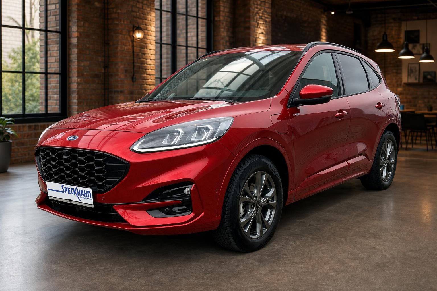 Ford Kuga rot Seitenansicht SUV im Showroom fotografiert