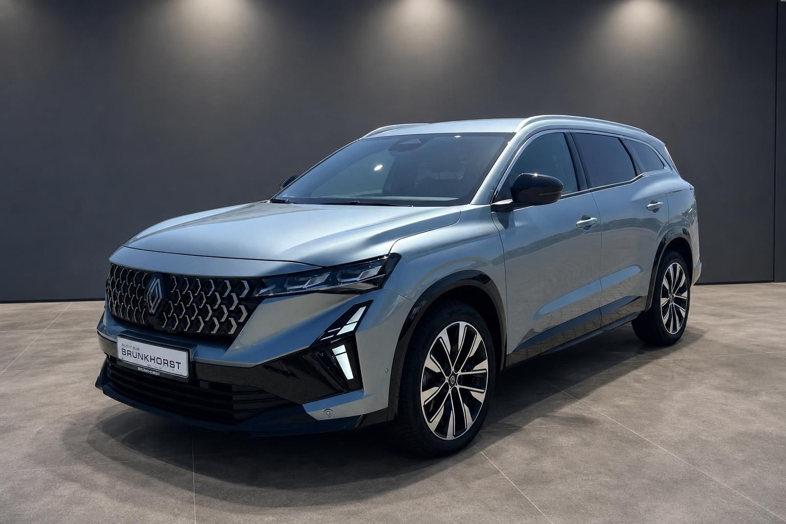 Renault Espace SUV Schrägansicht in Silberblau metallic bei Autohaus Brunkhorst