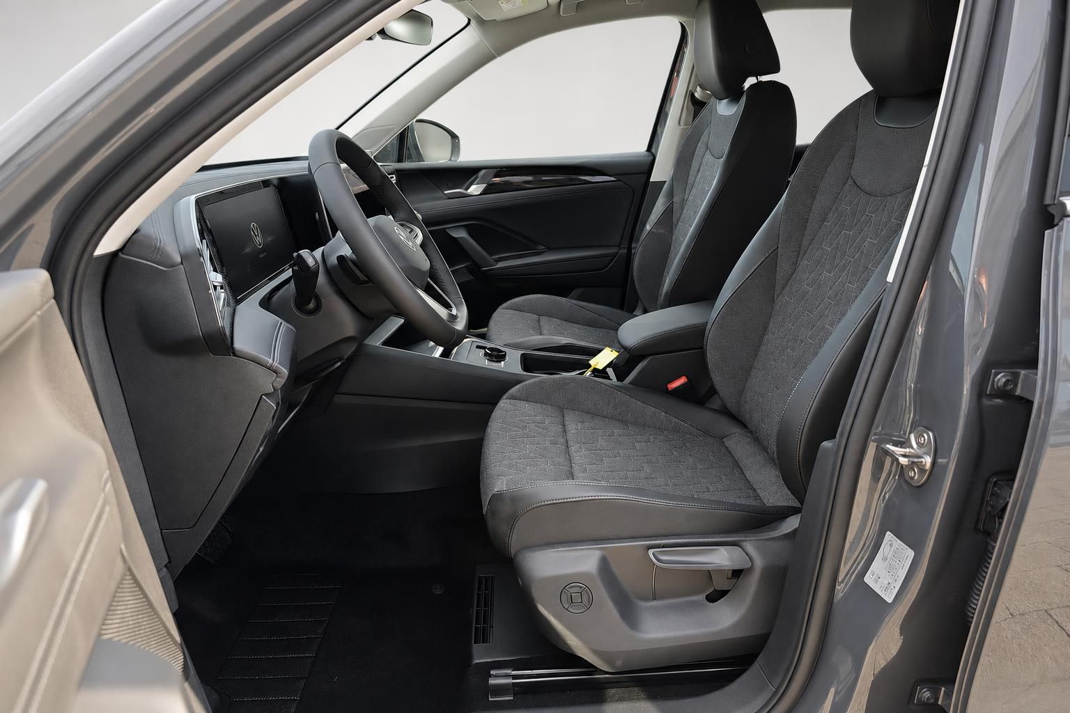 VW Tiguan Interieur Fahrersitz und Armaturenbrett Detailansicht