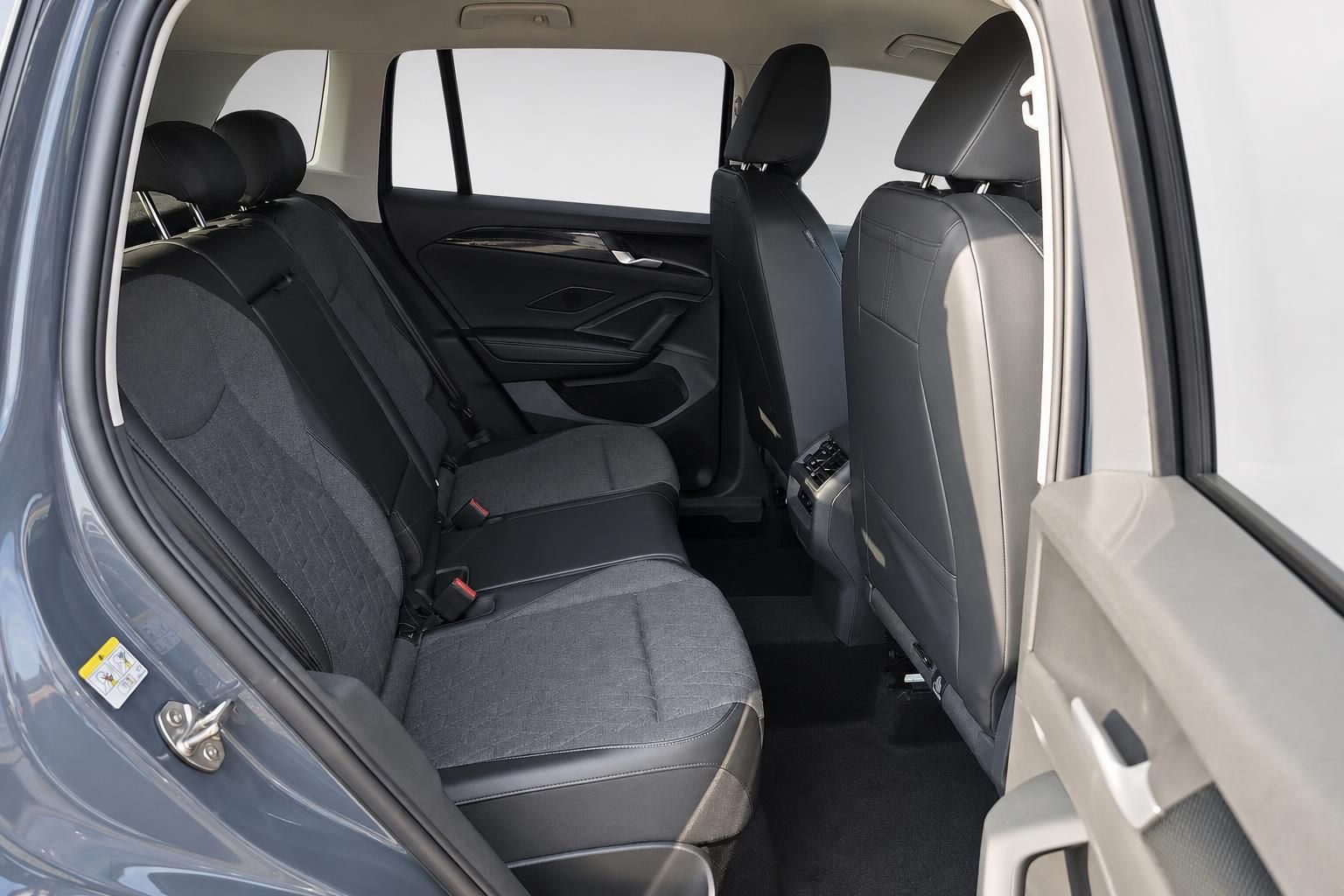 Rücksitzbank im Fond eines VW SUV mit viel Beinfreiheit