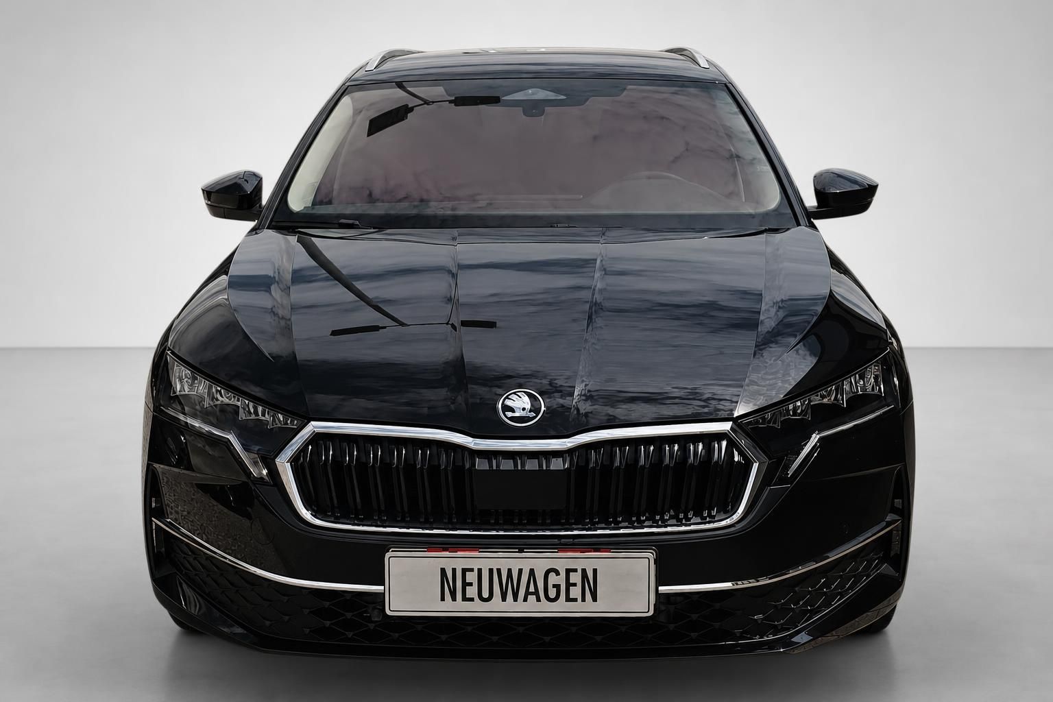 Skoda Octavia Combi schwarz Frontansicht mit Kuehlergrill