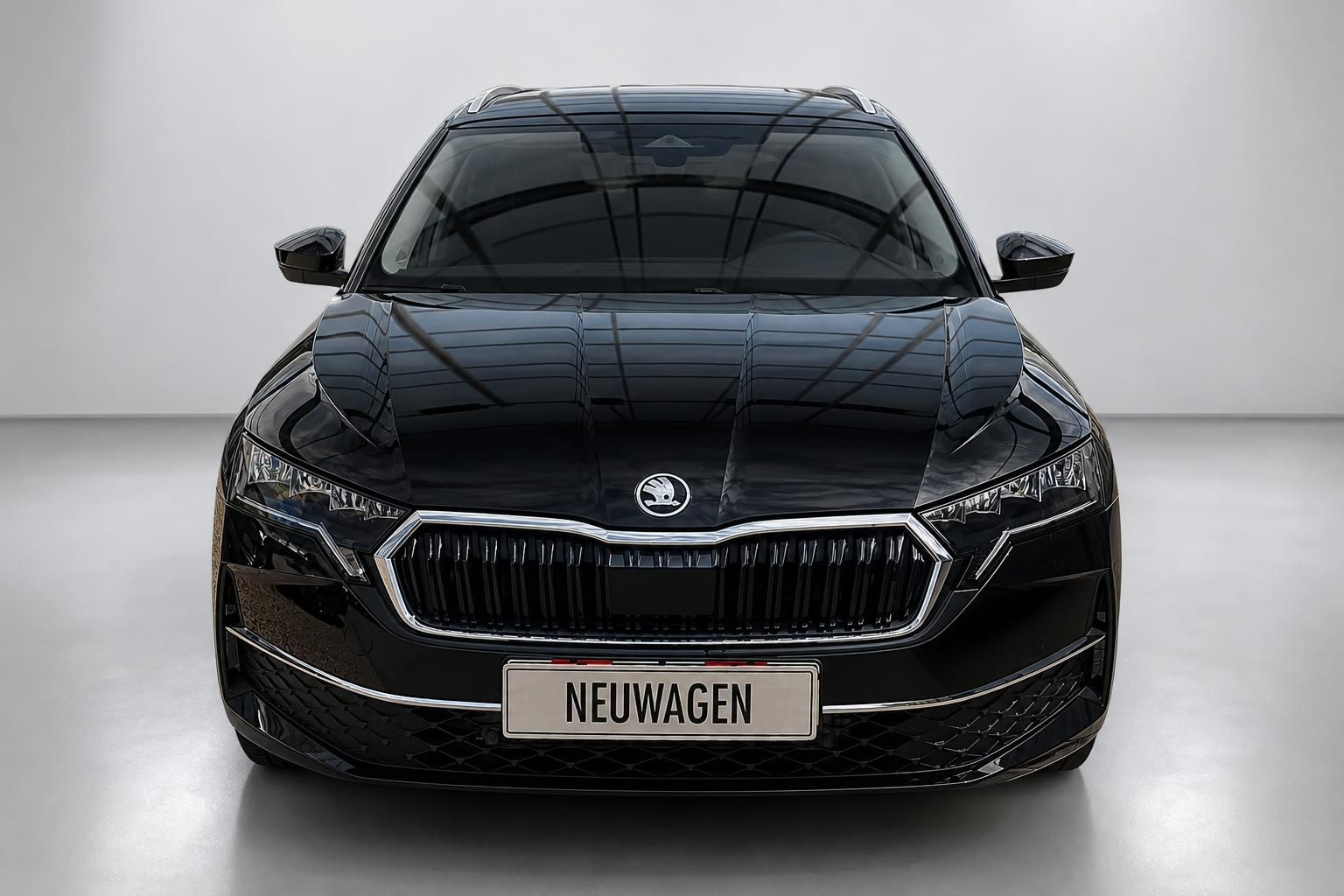 Skoda Octavia Combi schwarz Frontalansicht Kuehlergrill Studio