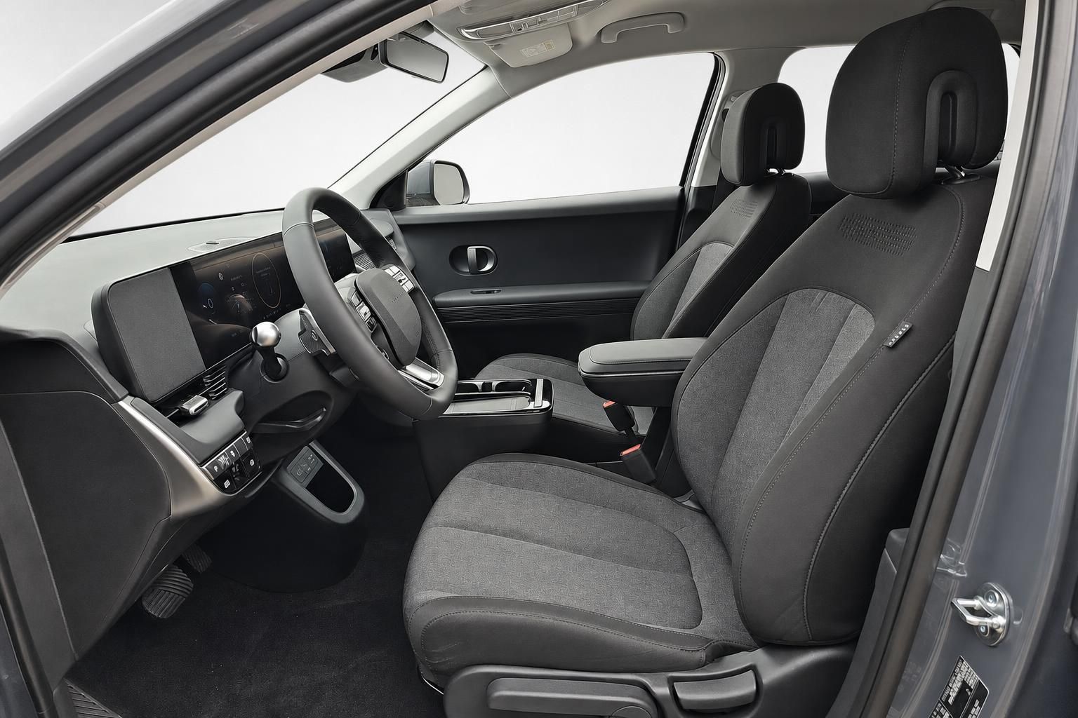 Hyundai Ioniq 5 Innenraum, Vordersitze und Cockpit im Detail