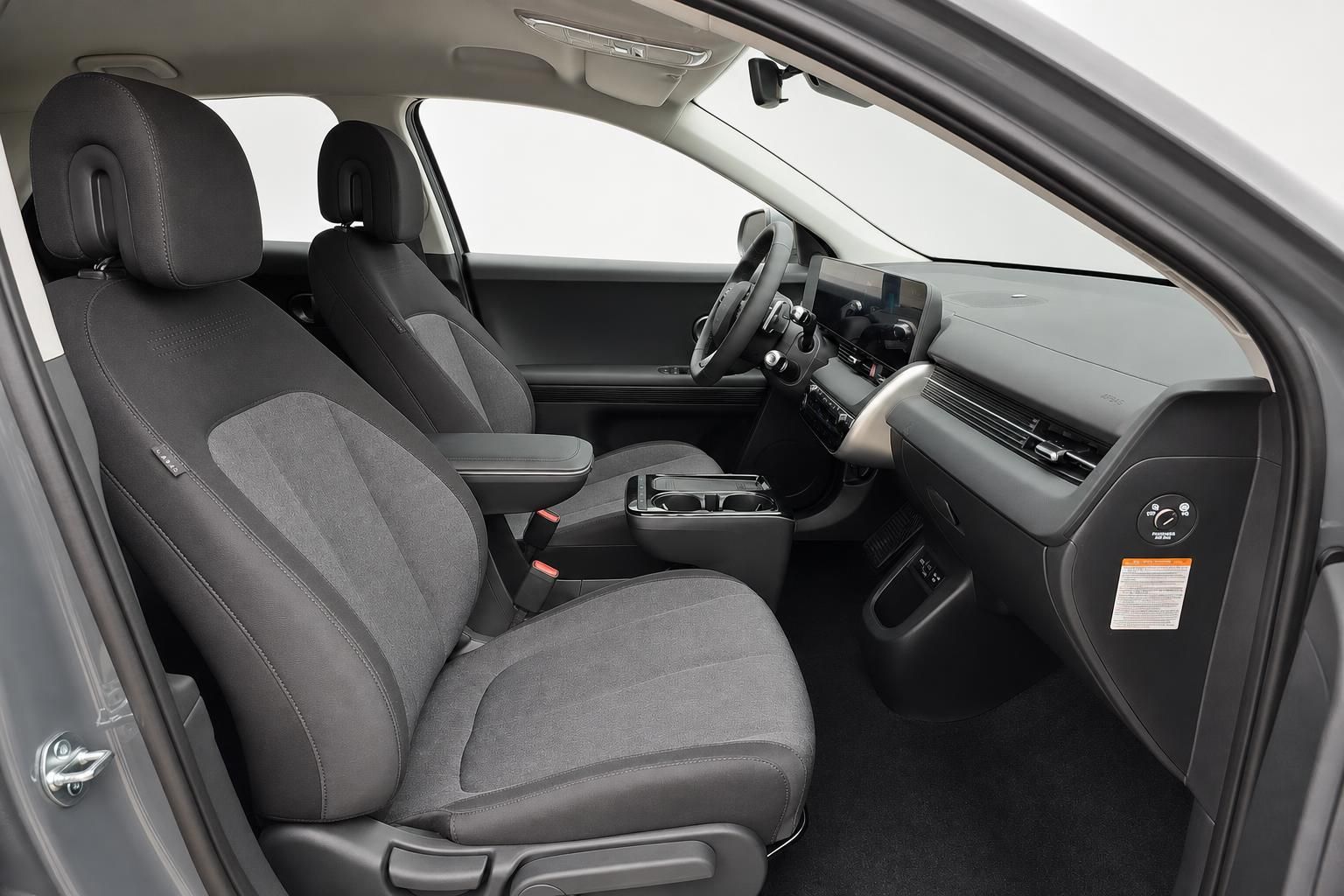 Hyundai Ioniq 5 Innenraum, Vordersitze und Armaturenbrett grau