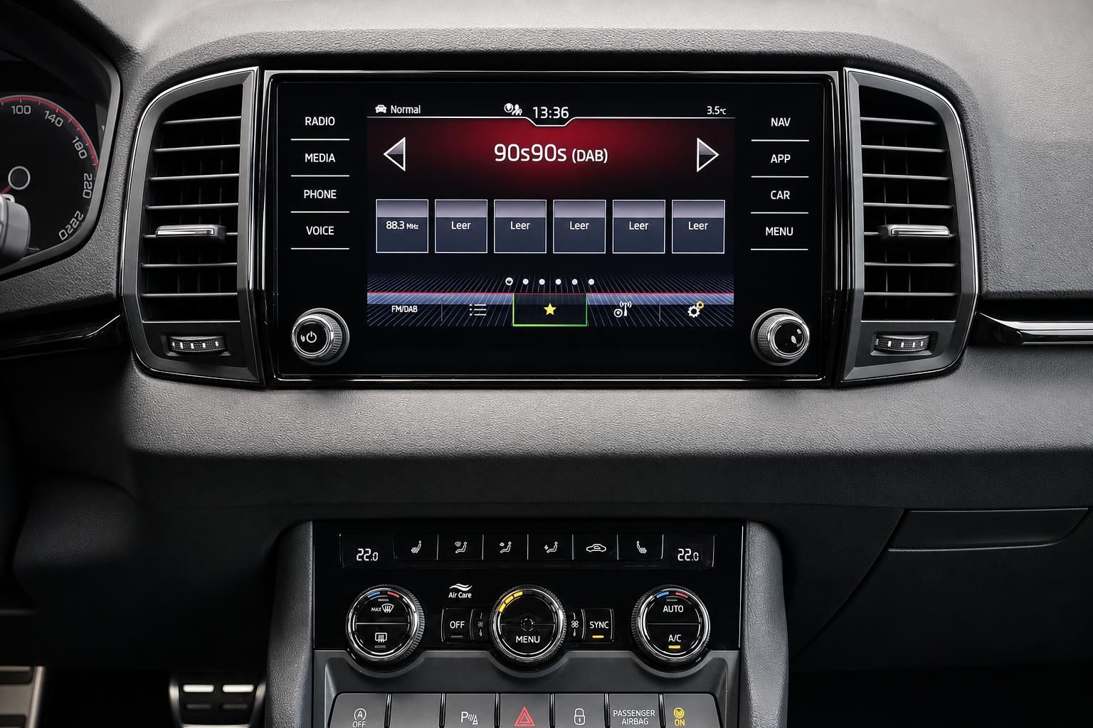 Škoda Touchscreen Infotainment mit Radio, Navigation und Klimabedienung im Detail