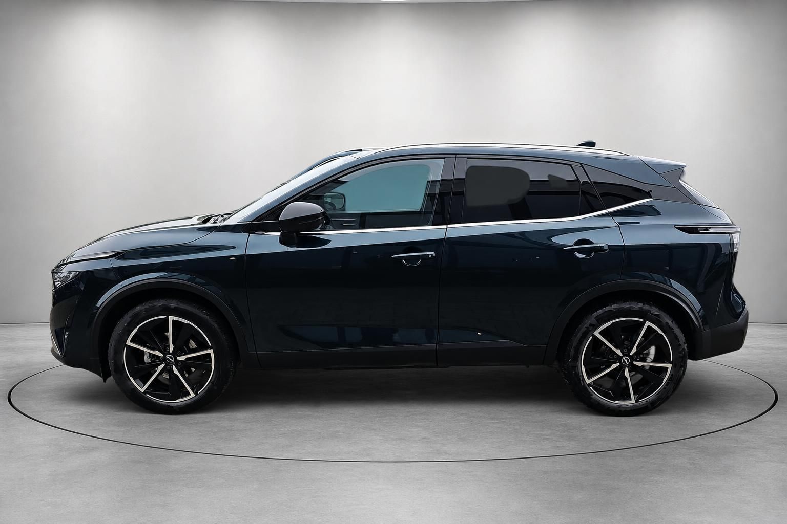 Nissan Qashqai Neuwagen Seitenansicht in Dunkelblau Metallic