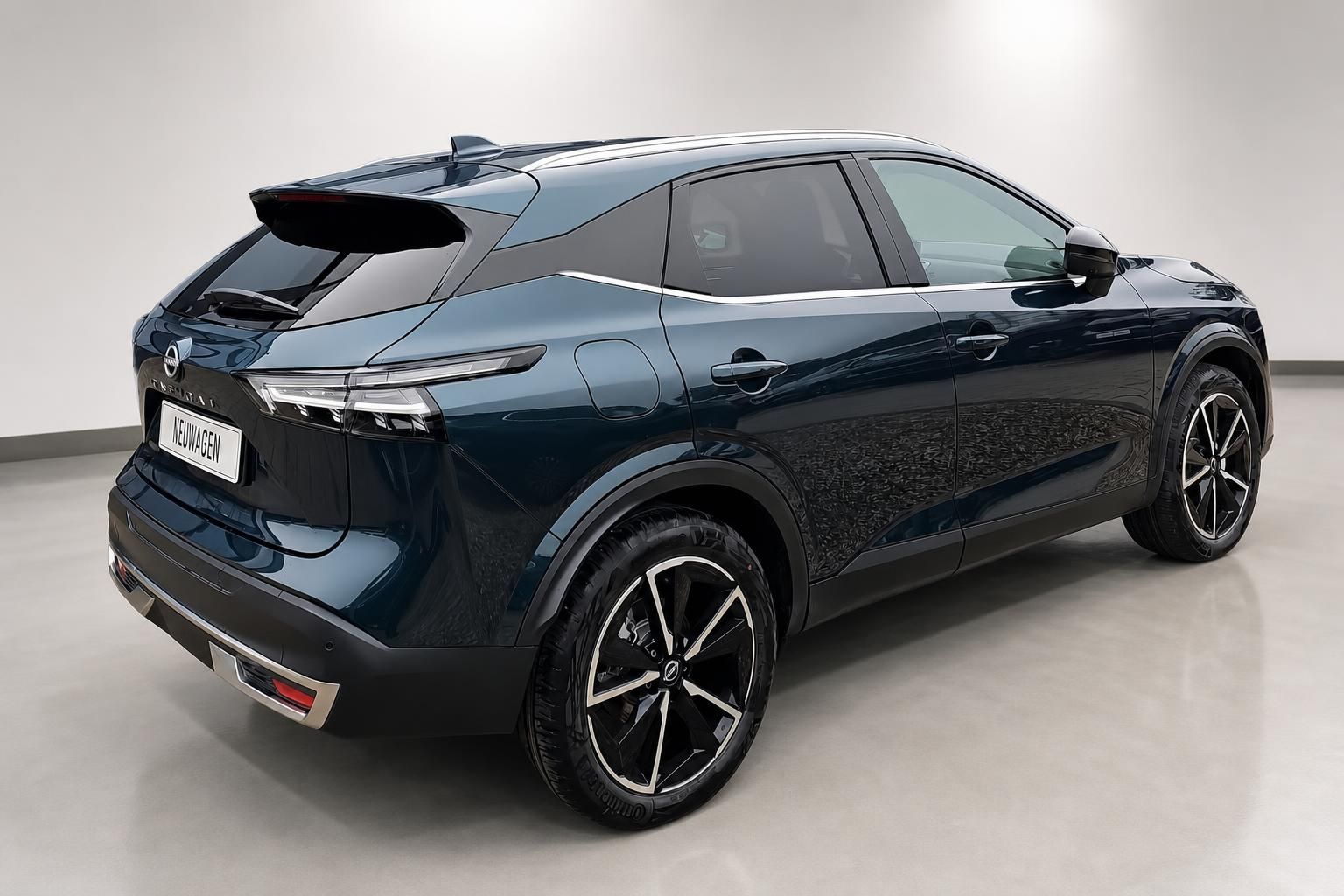 Nissan Qashqai blau, Heck- und Seitenansicht schraeg