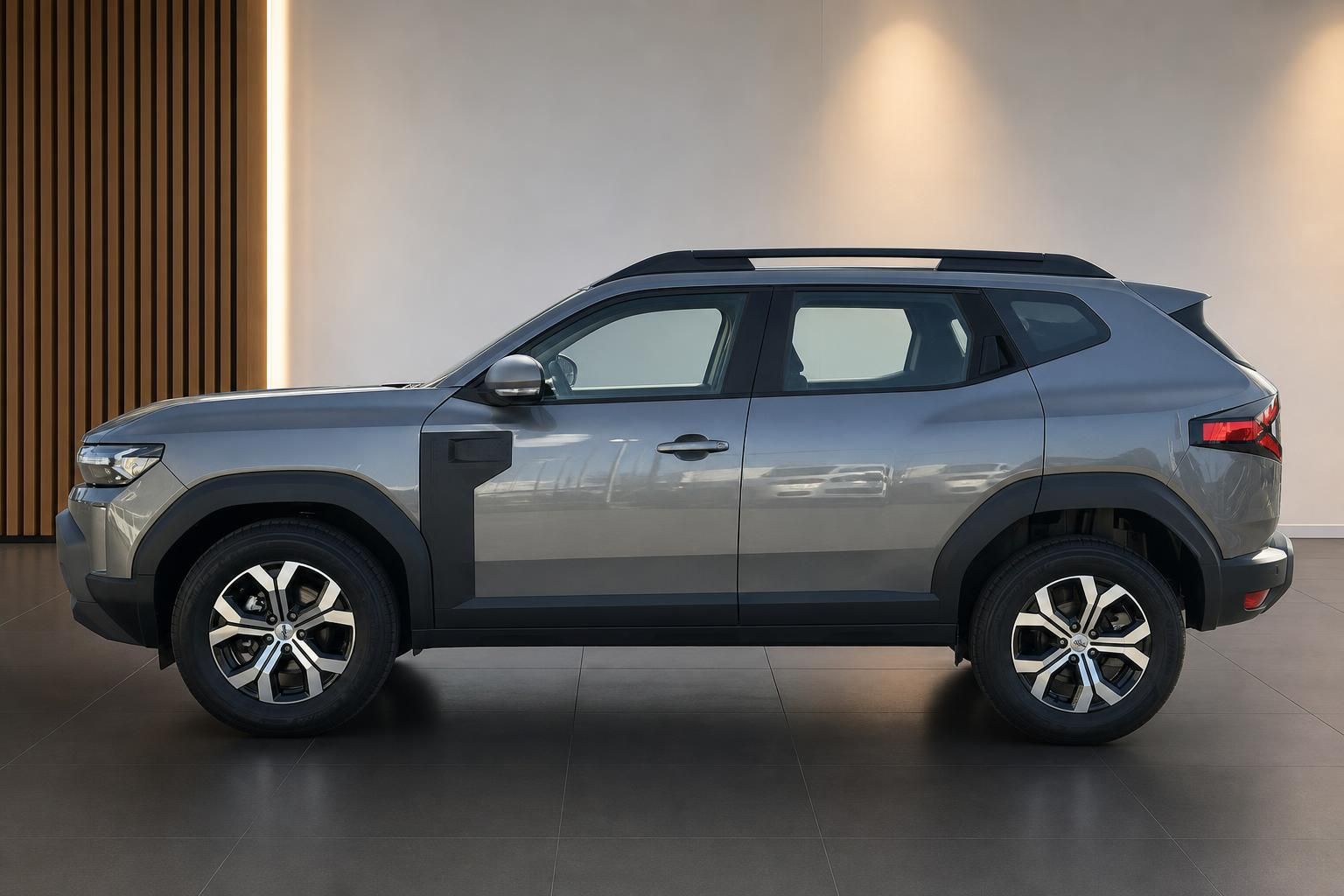 Dacia Duster SUV grau Seitenansicht rechts im Showroom mit Panoramadach