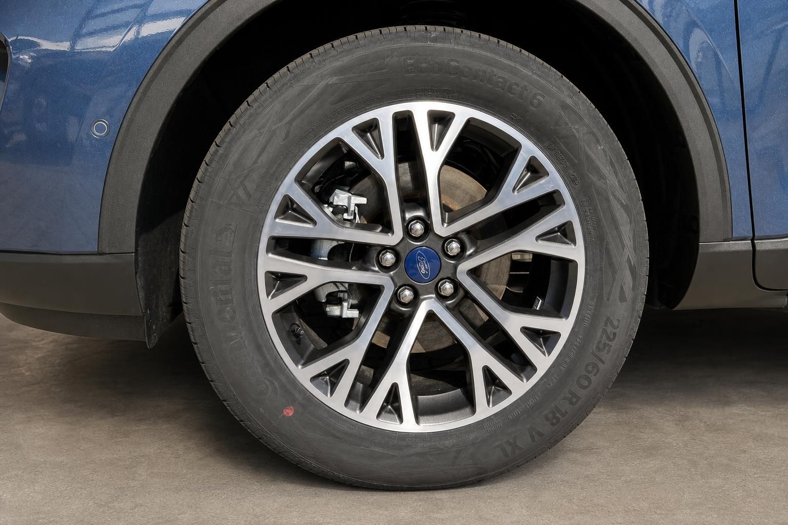 Ford Kuga Felge – 18 Zoll Leichtmetallfelge mit Continental EcoContact 6 Reifen in Blau