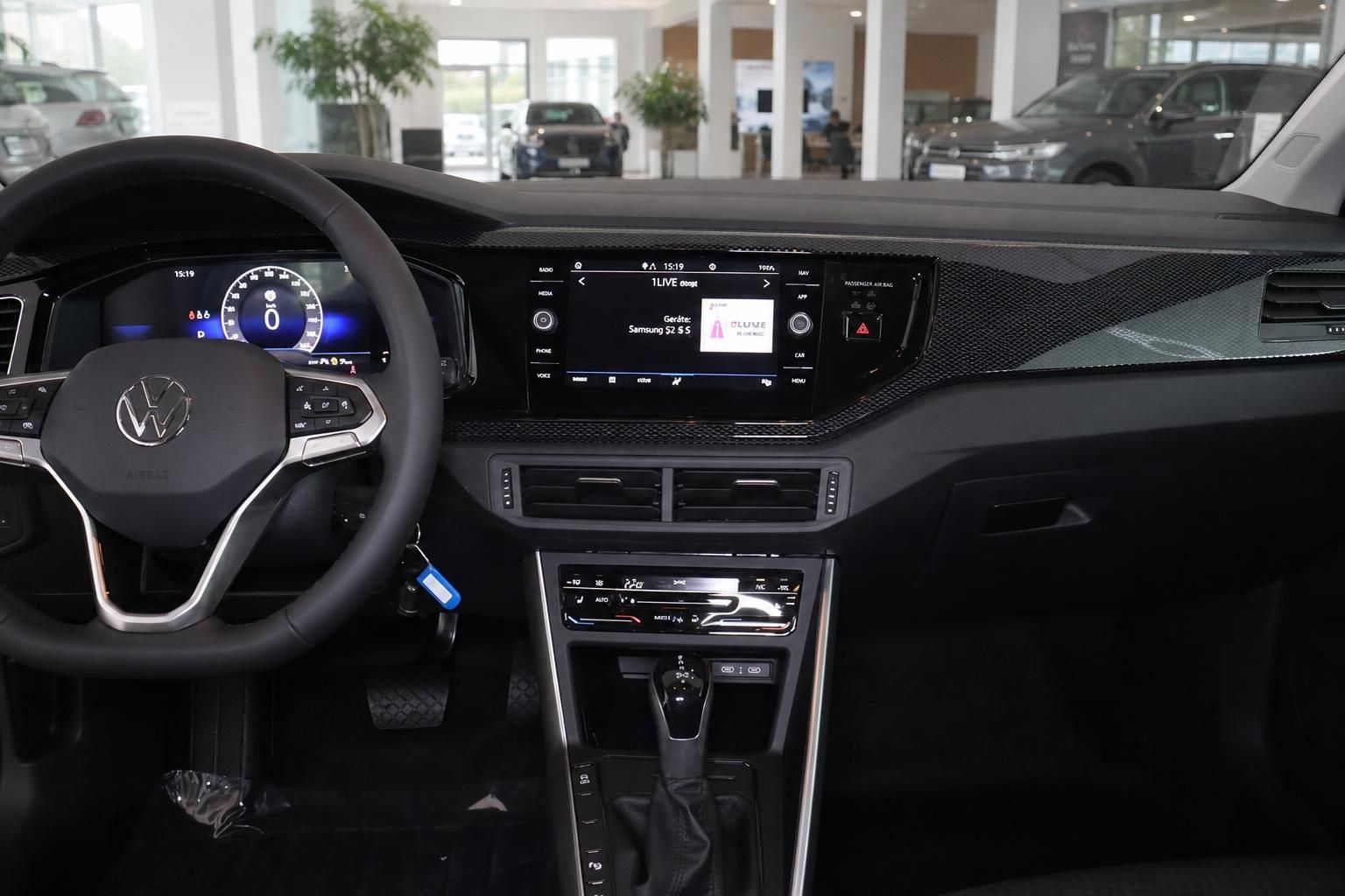 VW Polo Innenraum Cockpit mit Infotainment und Lenkrad