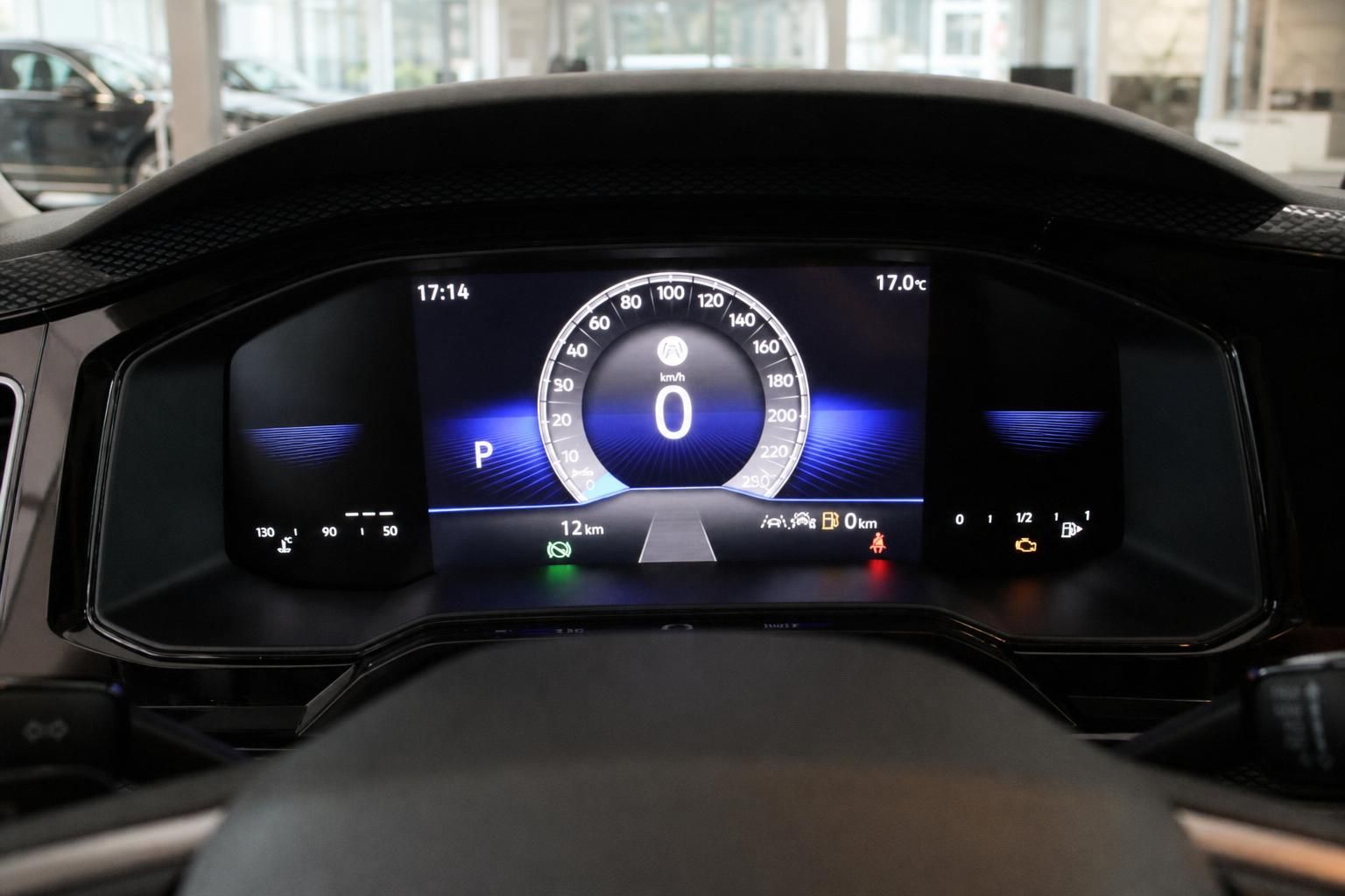 VW Digitales Kombiinstrument Tacho Nahaufnahme im Fahrzeug