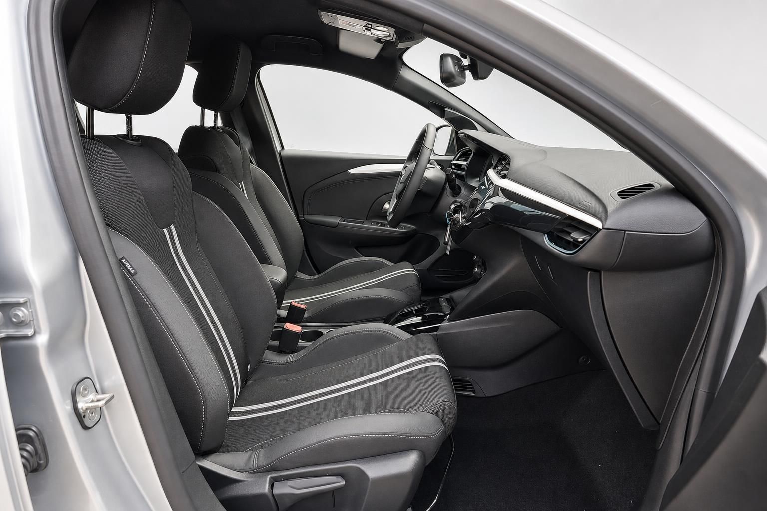 Opel Corsa Innenausstattung, Blick auf Sitze und Armaturenbrett