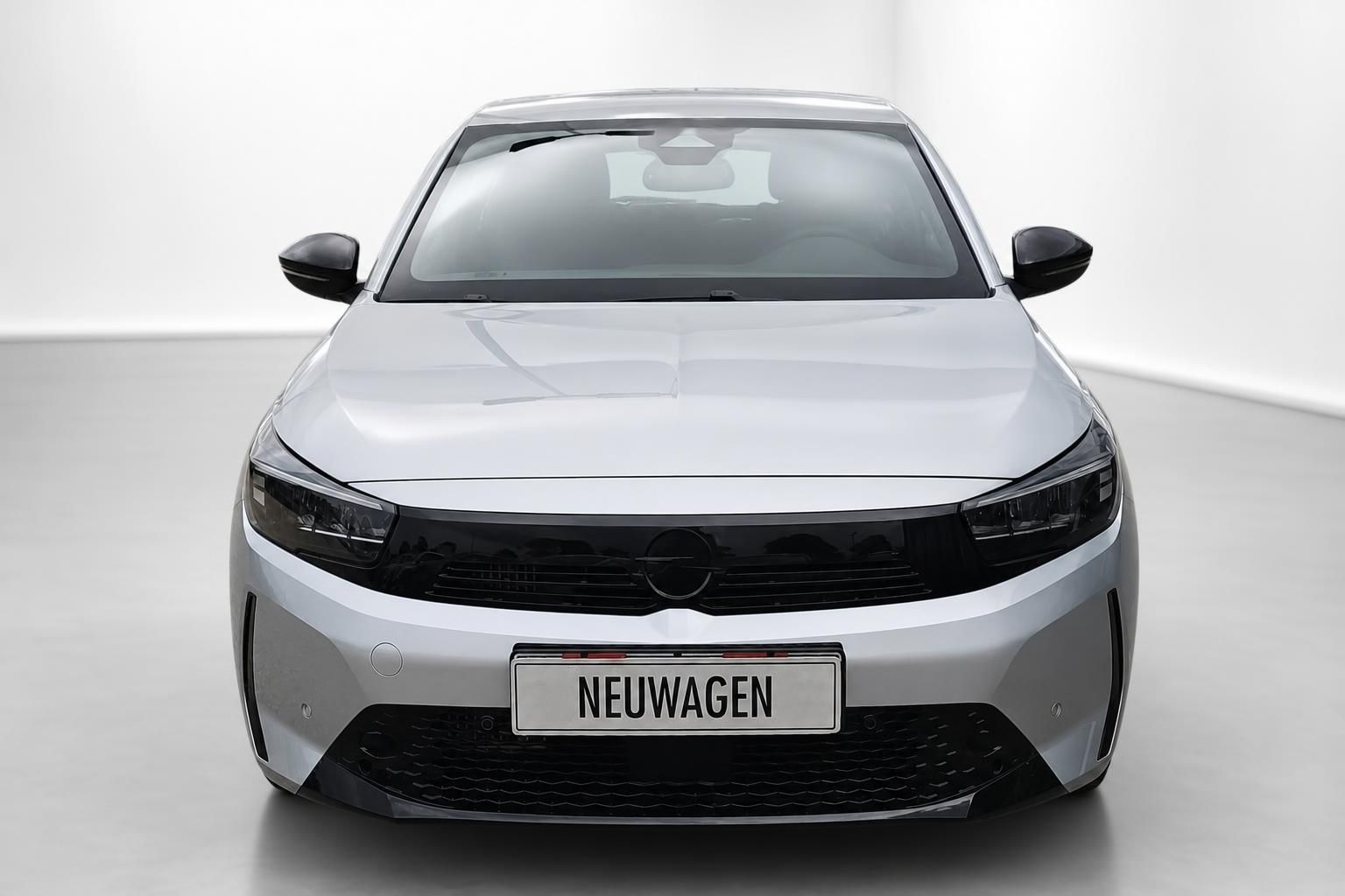 Opel Corsa Neuwagen in Silber, Frontansicht im Studio
