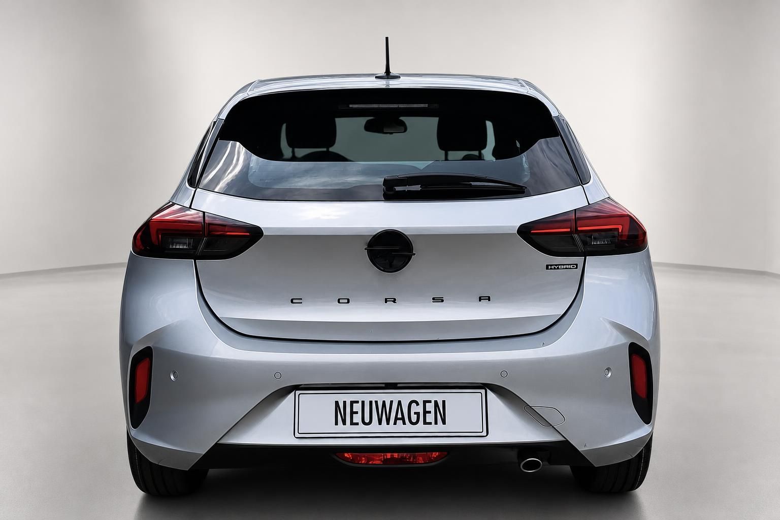 Opel Corsa Hybrid Silber, Heckansicht mit Rueckleuchten im Detail