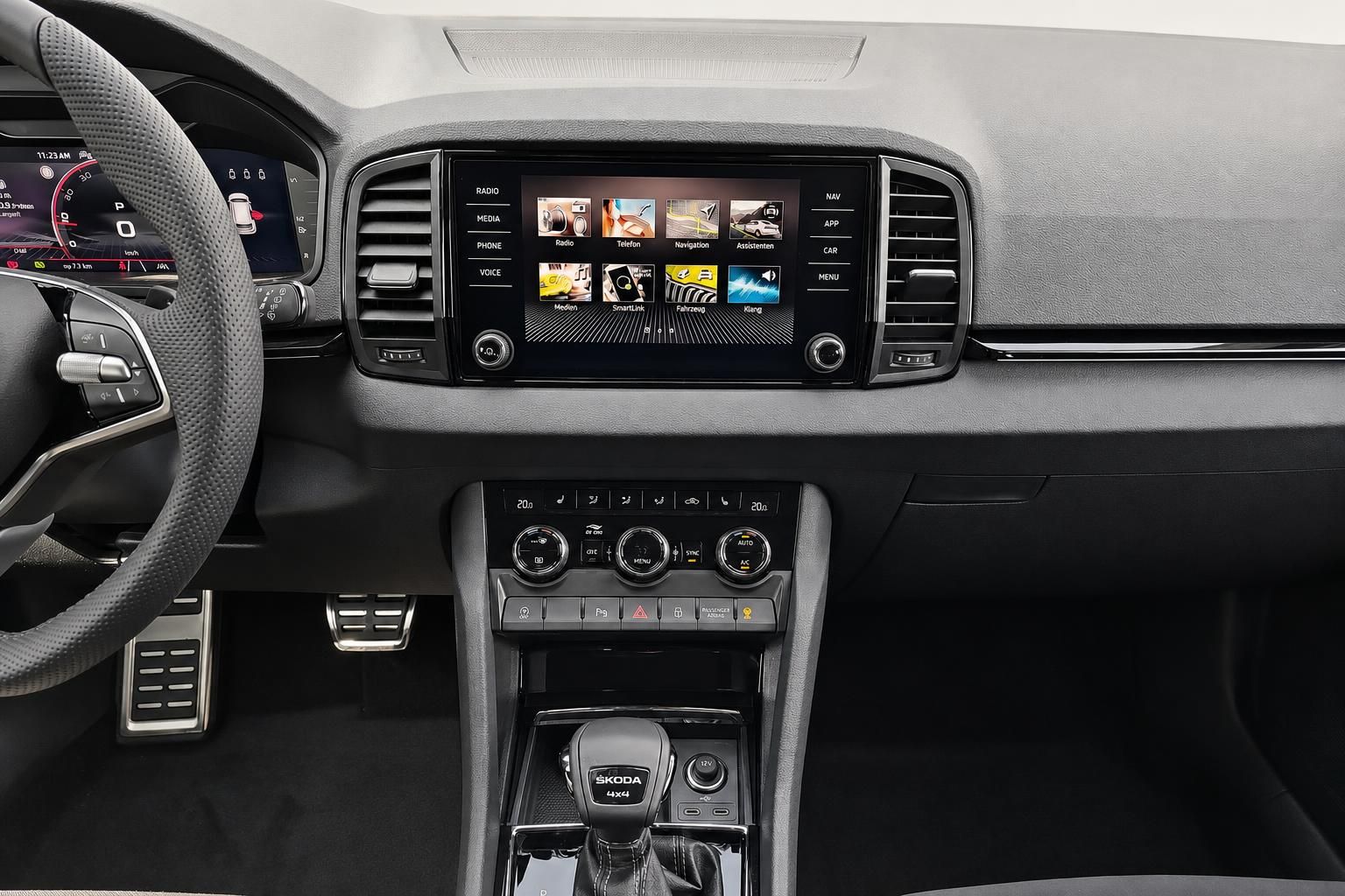 Skoda Mittelkonsole mit Touchscreen und Automatik-Schaltknauf 4x4