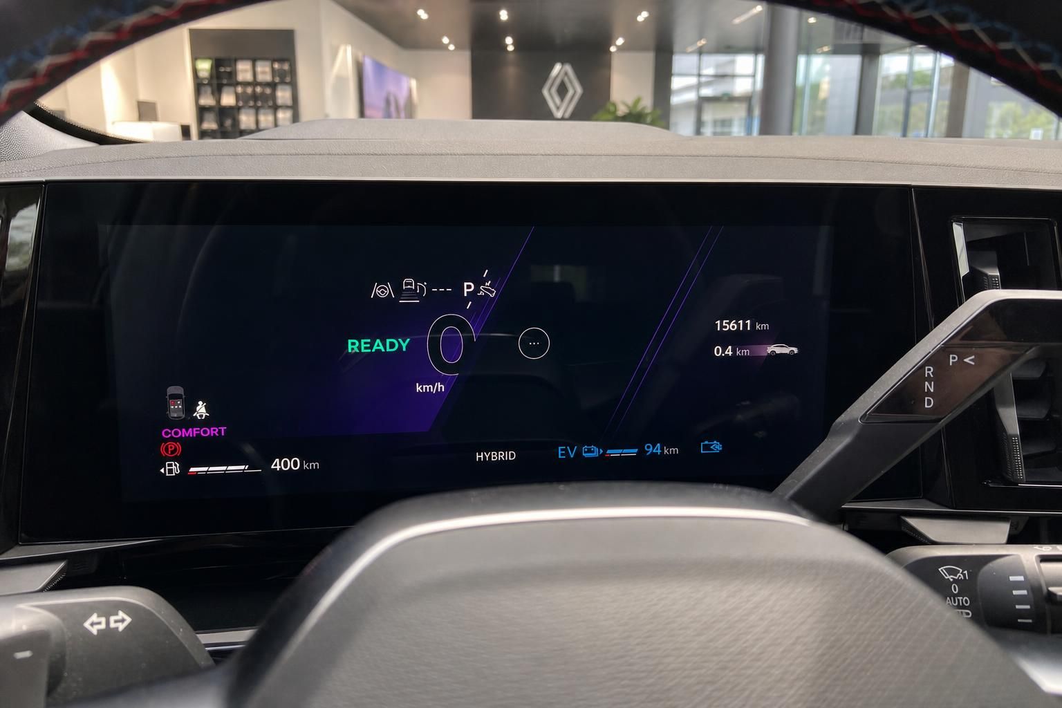 Renault Hybrid Digitales Cockpit Instrumentendisplay mit READY-Anzeige, Comfort-Modus und 94 km Reichweite