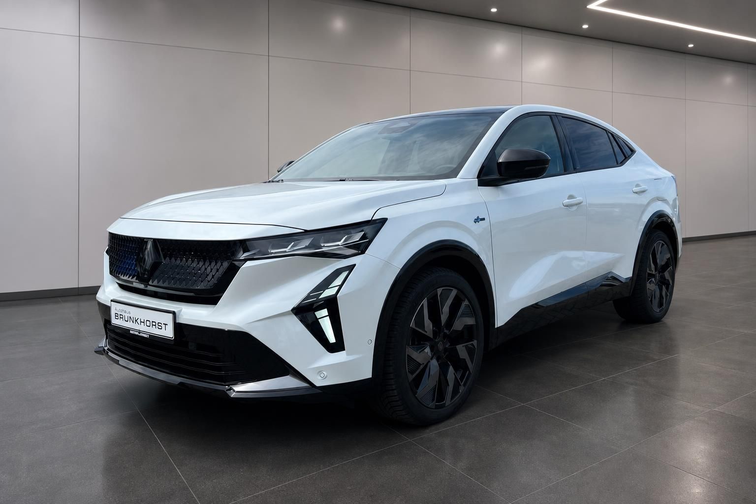 Renault Rafale E-Tech Hybrid weiss Schrägansicht vorne links im Autohaus Brunkhorst