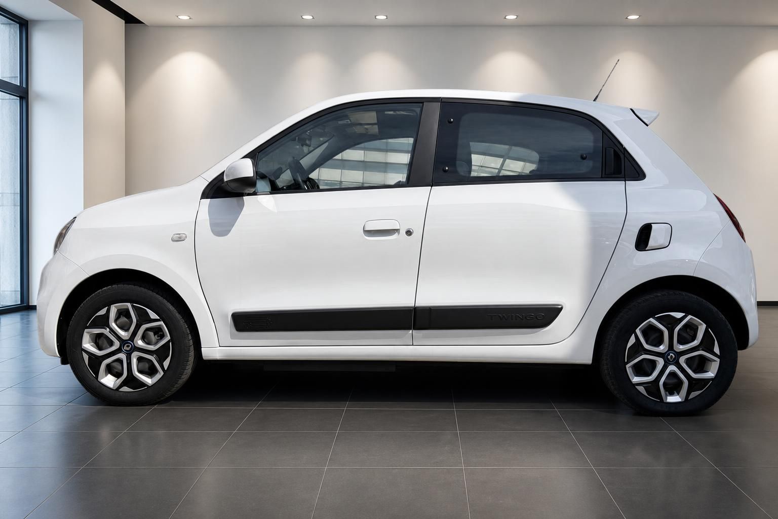 Renault Twingo weiß, Seitenansicht mit Leichtmetallfelgen