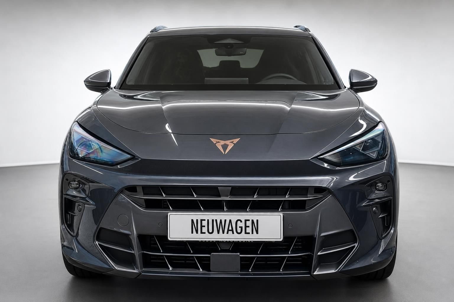 Cupra Formentor grau Frontansicht Neuwagen im Studio