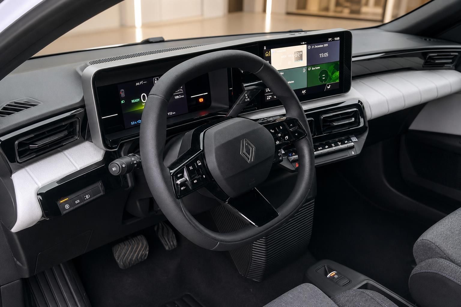Cockpit und Lenkrad mit Digitaldisplay im Renault Innenraum