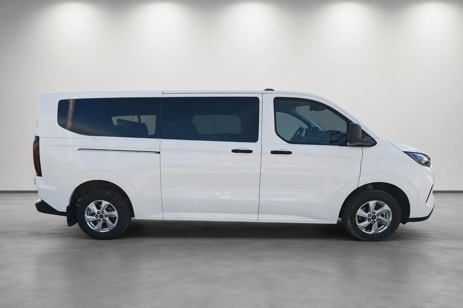 Ford Transit Custom weiß Seitenansicht Kastenwagen Studiofoto