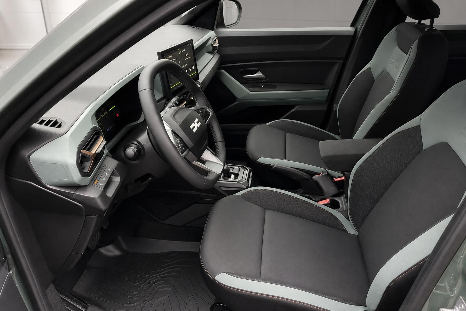 Dacia Duster Innenraum mit Sportsitzen und digitalem Cockpit