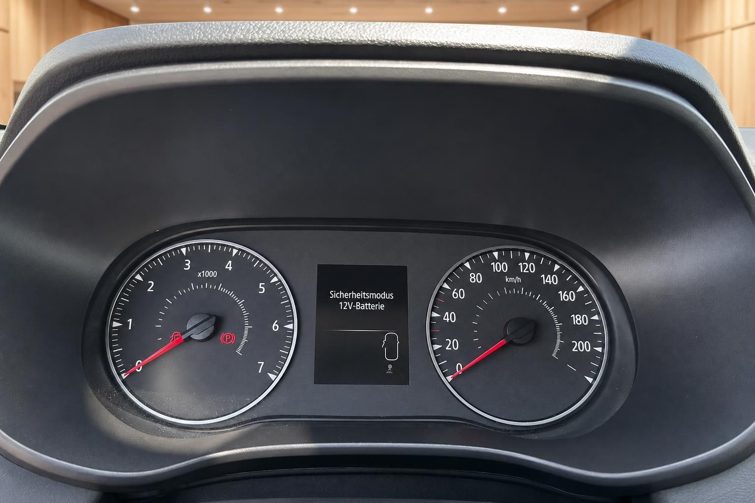 Dacia Kombiinstrument mit Tacho und Sicherheitsmodus-Anzeige
