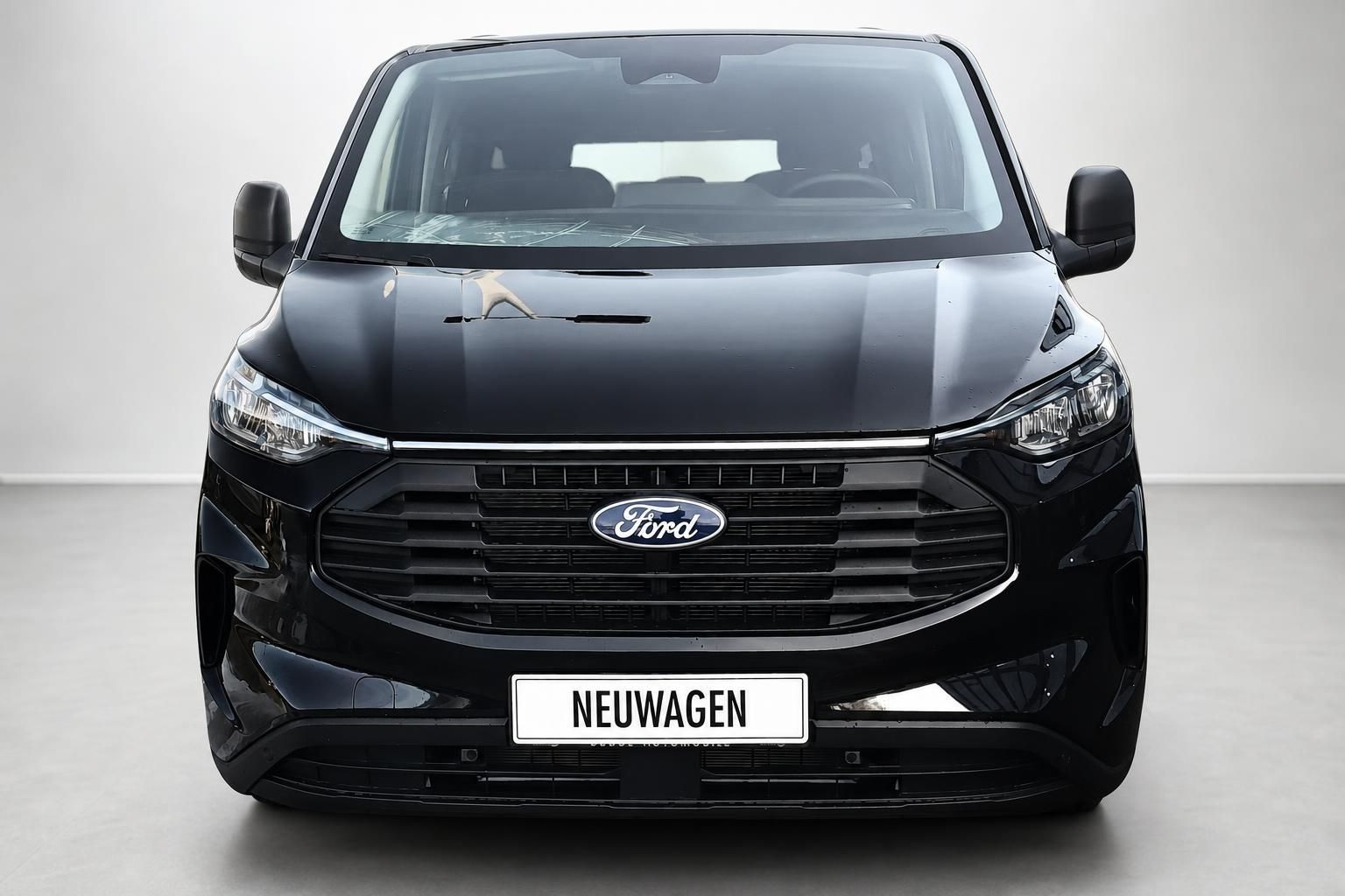 Ford Transit Custom schwarz Frontansicht Kuehlergrill Logo