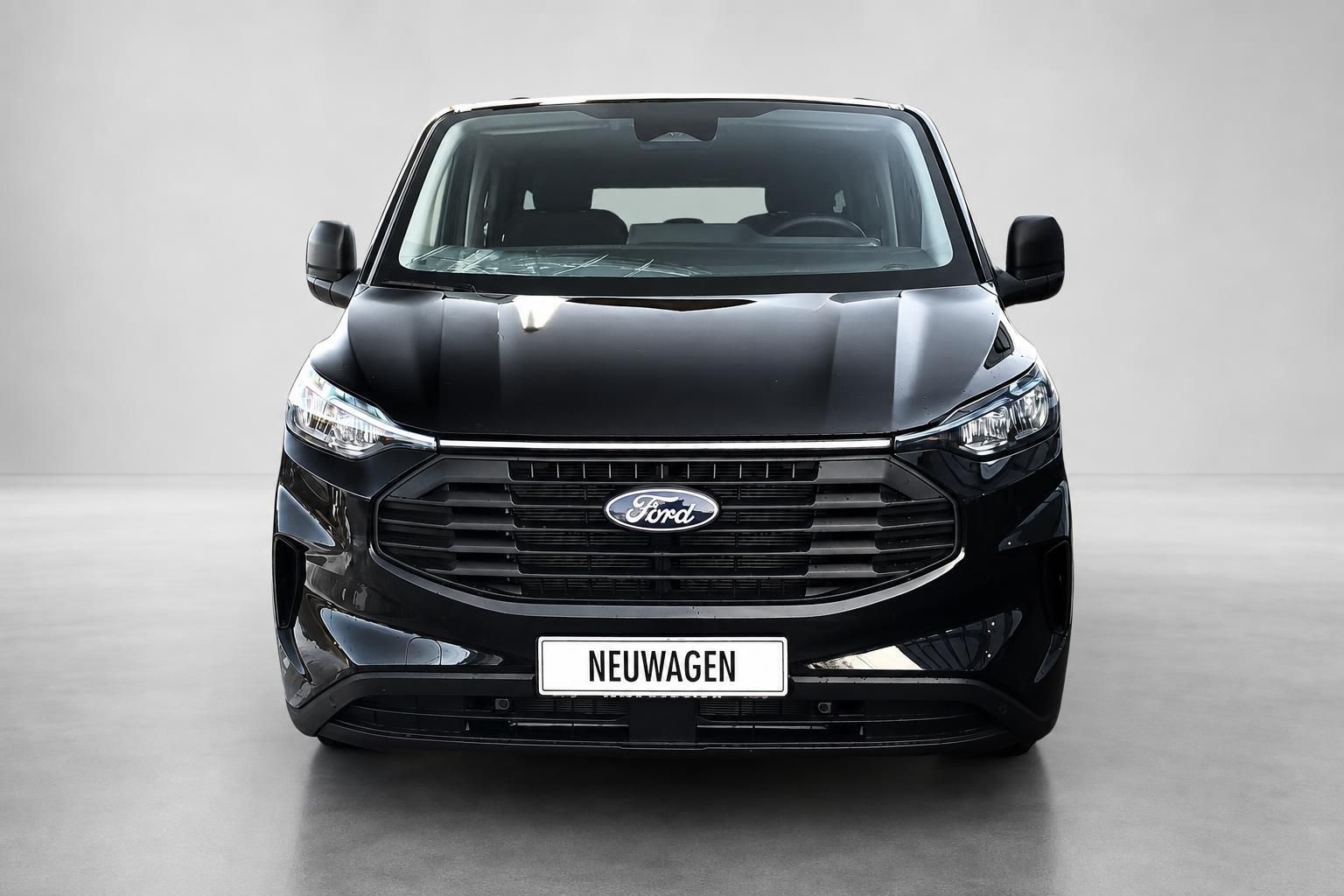 Ford Transit Custom schwarz Frontansicht mit Kuehlergrill und Ford Logo