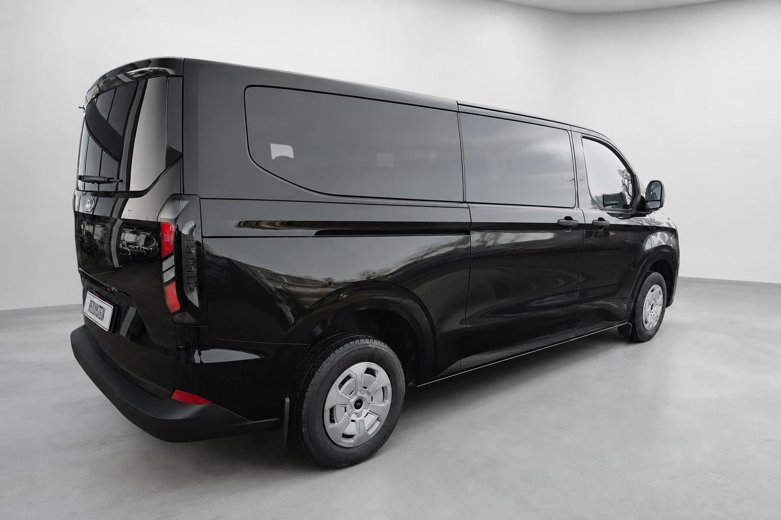 Ford Transit Custom schwarz Heck seitliche Ansicht Van