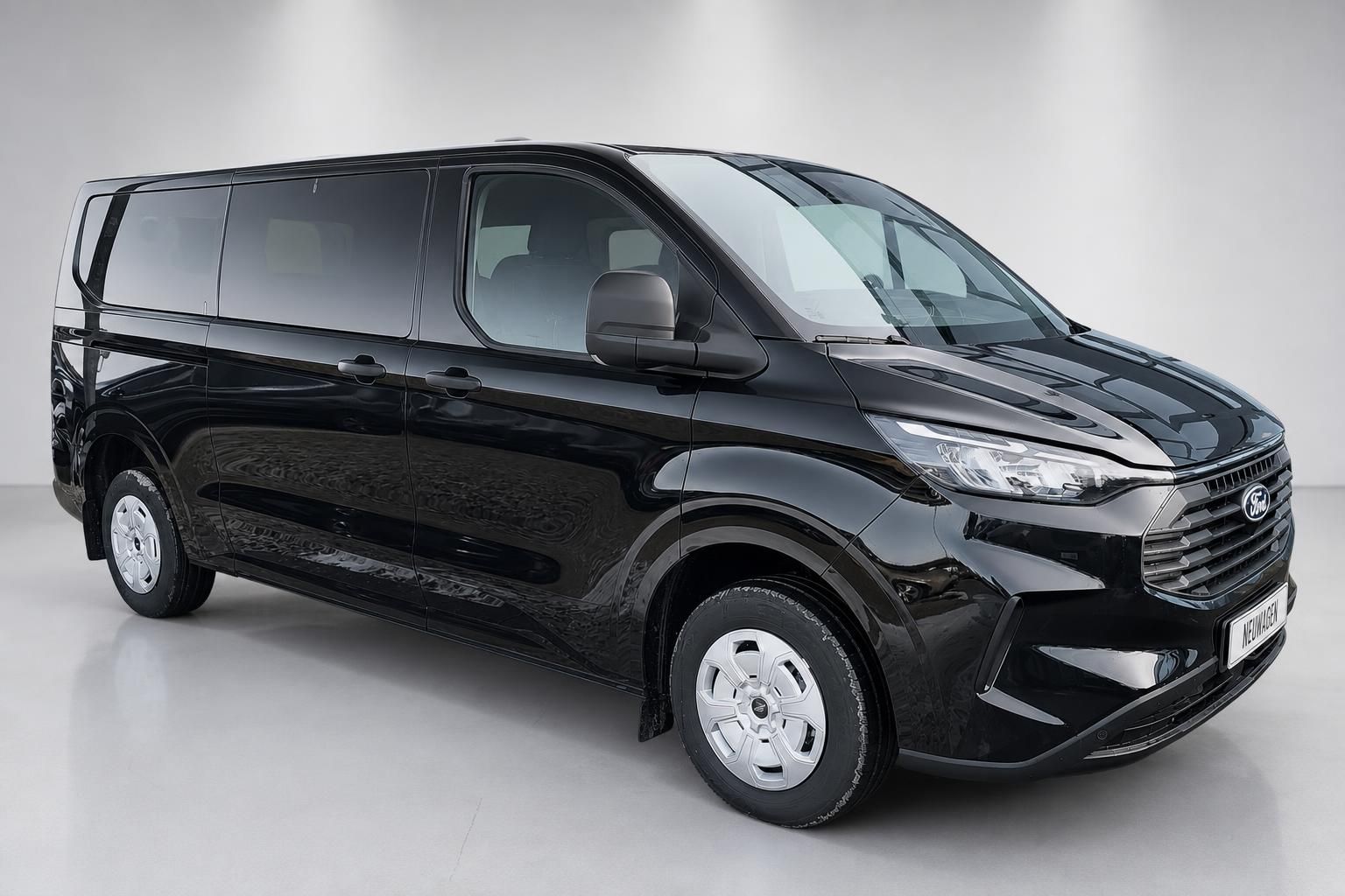 Ford Transit Custom schwarz Frontansicht schraeg Van