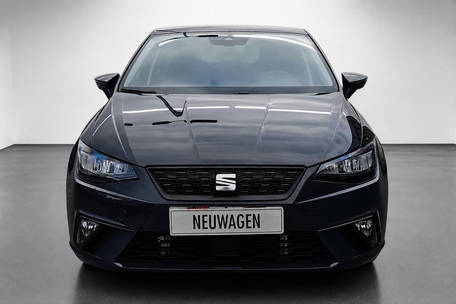 Seat Ibiza schwarz Frontansicht Neuwagen Studio