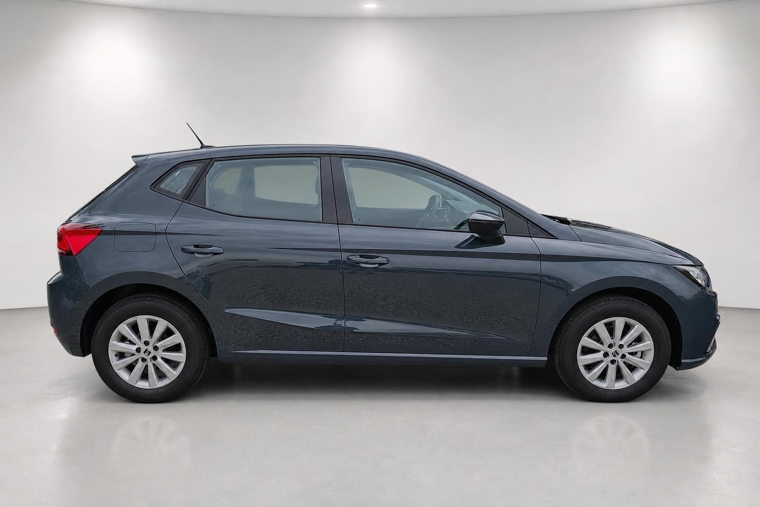 SEAT Ibiza Seitenansicht in Anthrazit, kompakter Fuenftuerer