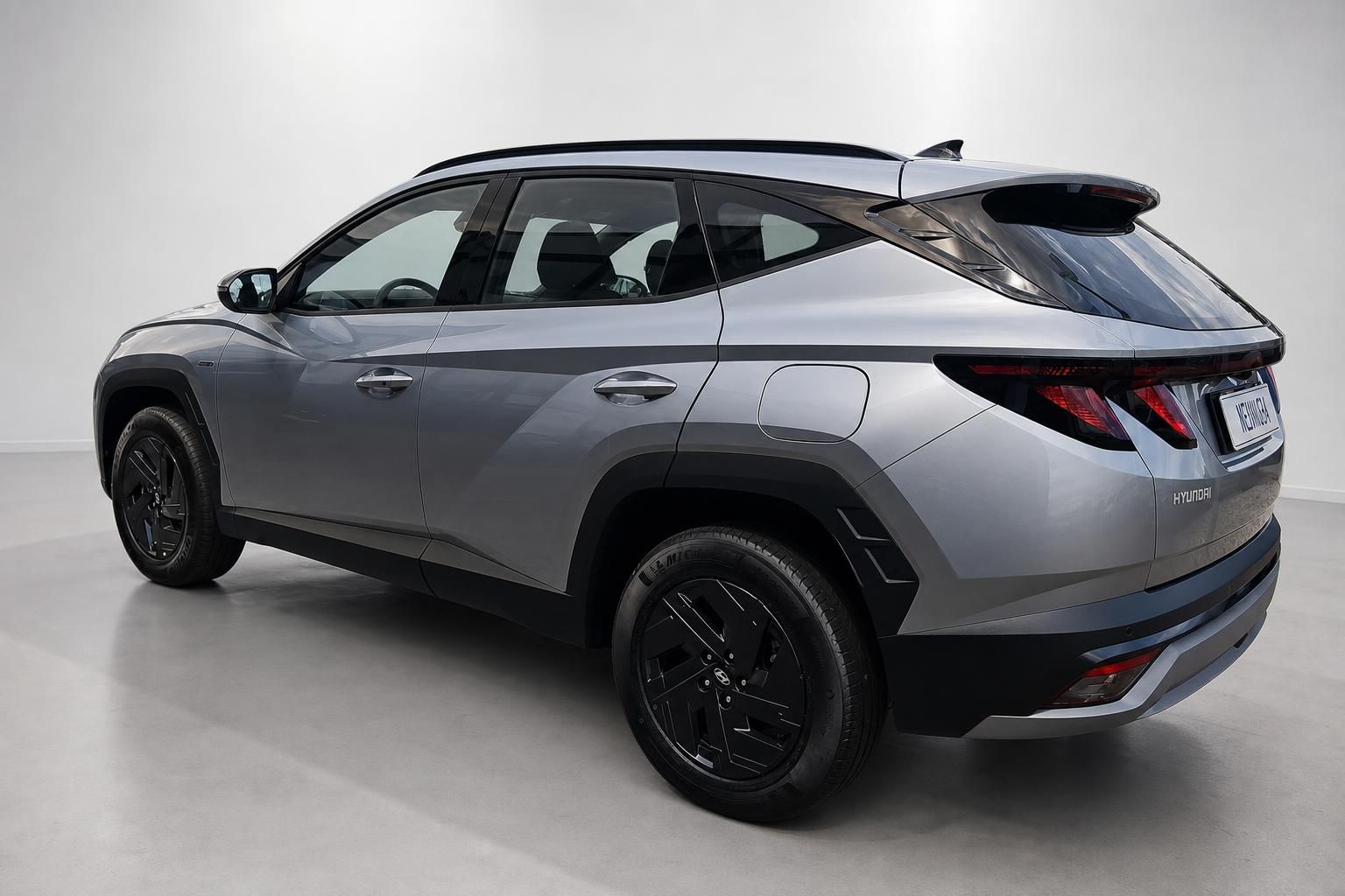 Hyundai Tucson grau Heck-Seitenansicht im Studio