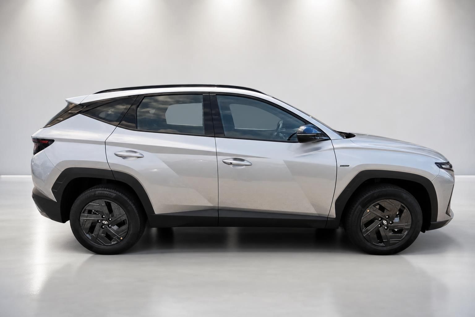 Hyundai Tucson silber Seitenansicht Studioaufnahme