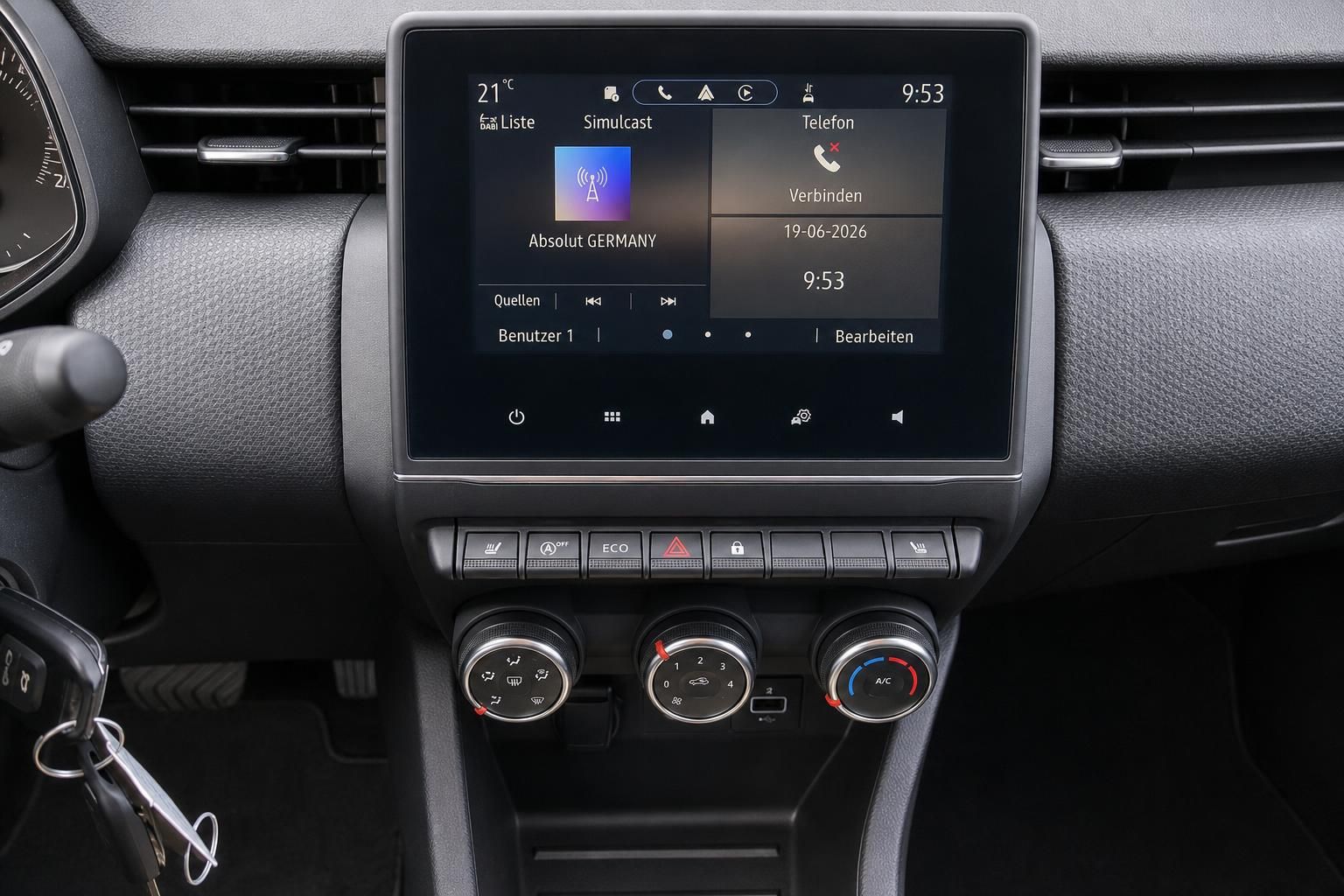 Renault Touchscreen-Infotainment mit DAB-Radio, Klimaanlage und Bedieneinheit