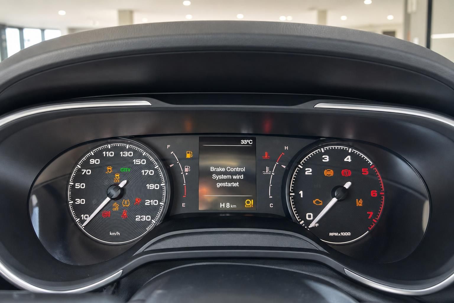 Fahrzeug Kombiinstrument mit Tacho, Drehzahlmesser und Bordcomputer-Display