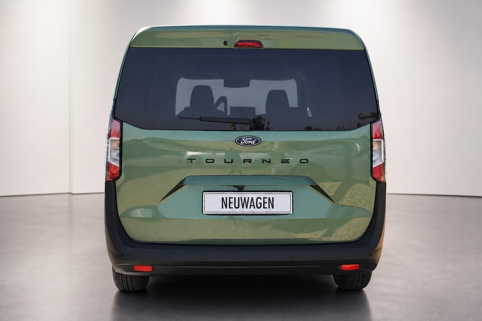 Ford Tourneo in Gruen, Heckansicht mit Kennzeichenhalter Neuwagen