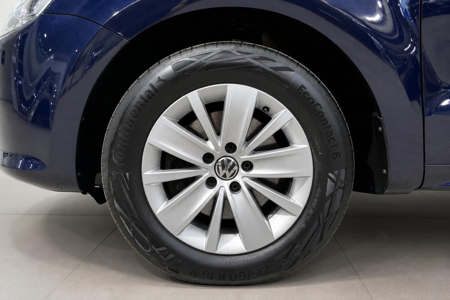 VW Sharan Alufelge 16 Zoll mit Continental Reifen Detailaufnahme