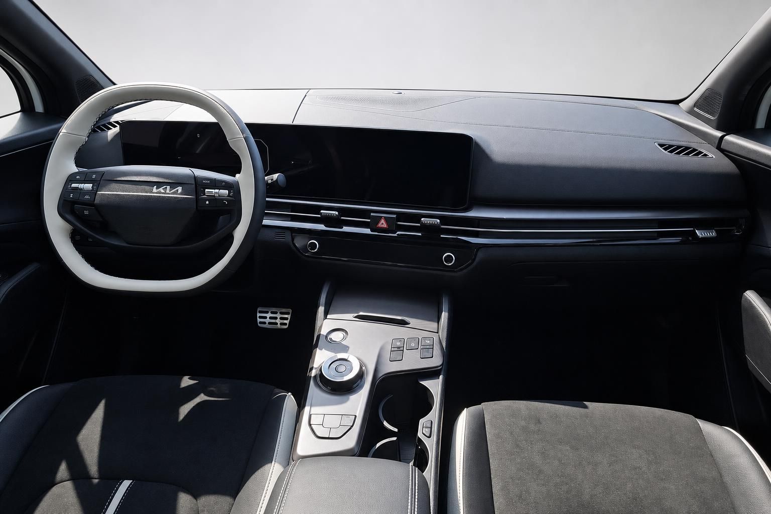 Kia Innenraum mit Cockpit, Lenkrad und Digital-Display im Detail