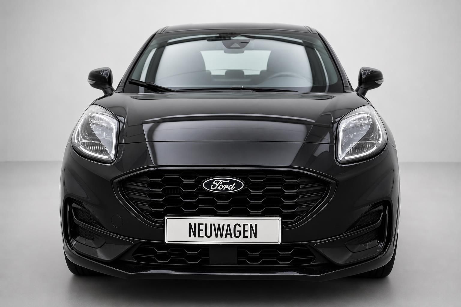 Ford Puma schwarz Frontansicht Neuwagen Studioaufnahme